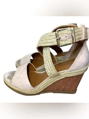 H By Halston Jane Beige Wedge Strappy Sandals Sz 7.5 Vegan Suede Leather Shoes